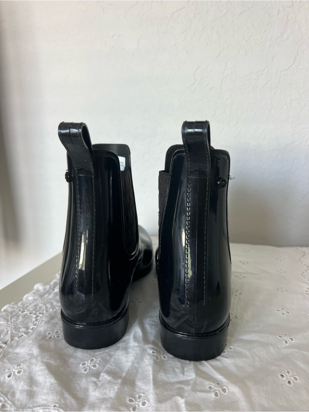 MICHAEL Michael Kors Black PVC Chelsea Ankle Rain Boots Water Resistant 9M - Picture 8 of 11